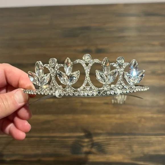 Adrene rhinestone tiara - Picture 1 of 5
